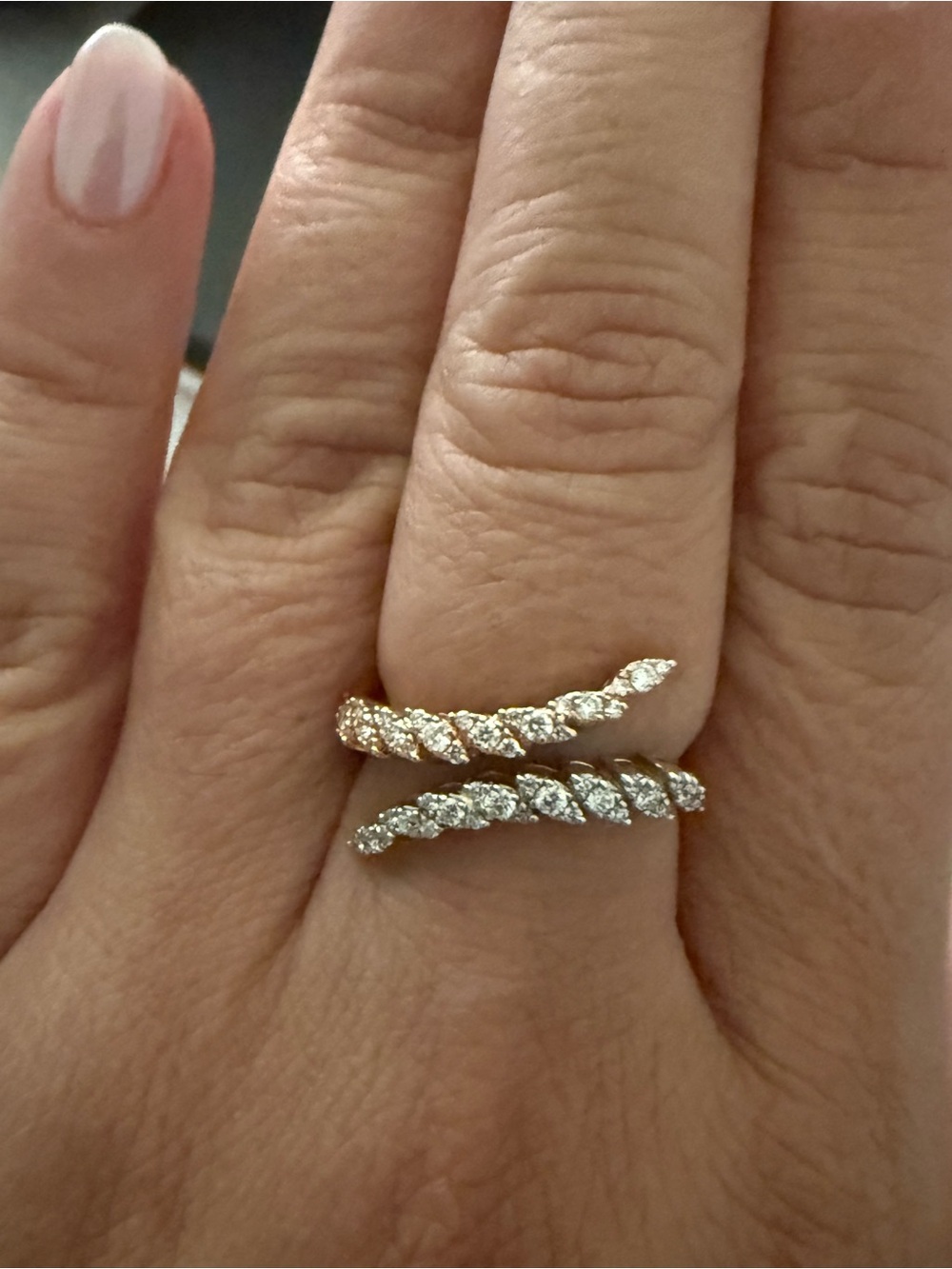 Elegant Gold Double-Row Leaf Diamond Ring - Women Jewelry . Two tone ring 18k
